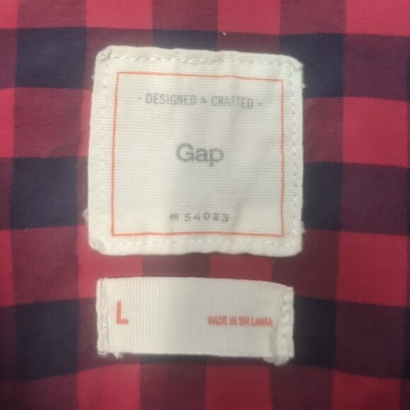 Gap Size Large Blue and Red Checkered Long Sleeved Button Down - Picture 16 of 16
